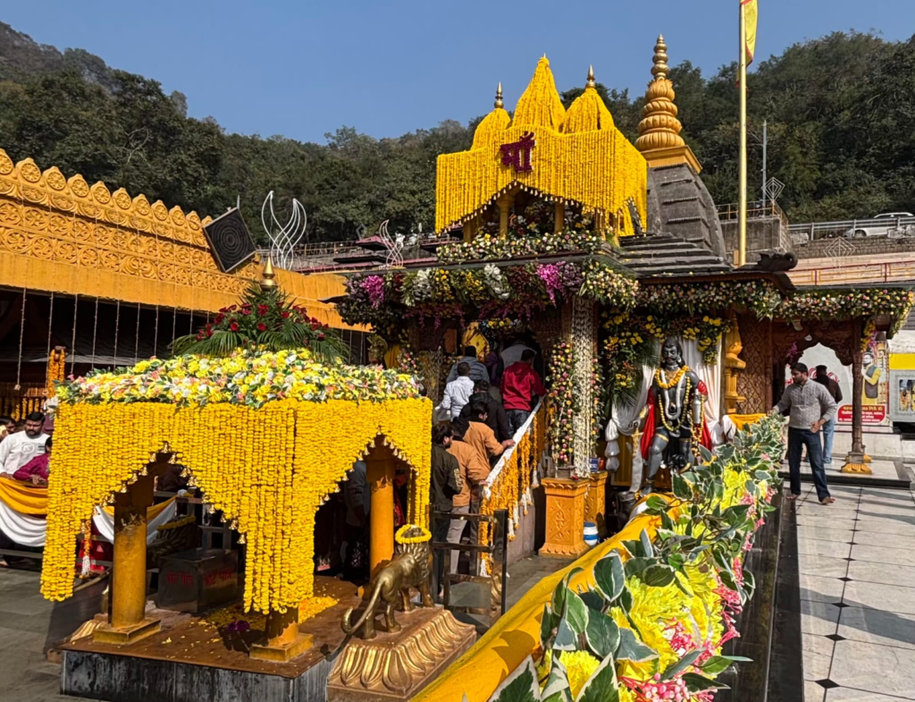 (Maa Baglamukhi Temple, Kangra)